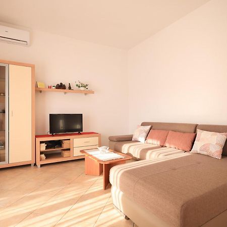 Apartments Ana Petrcane Exterior photo