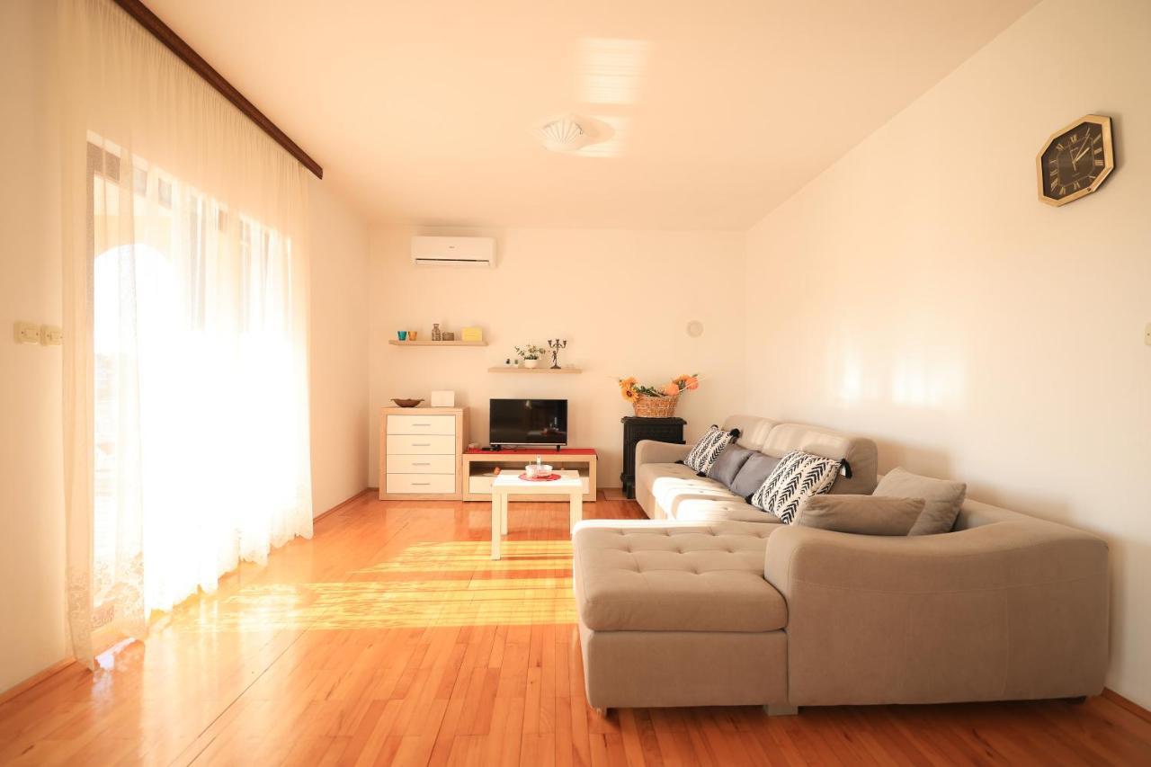 Apartments Ana Petrcane Exterior photo