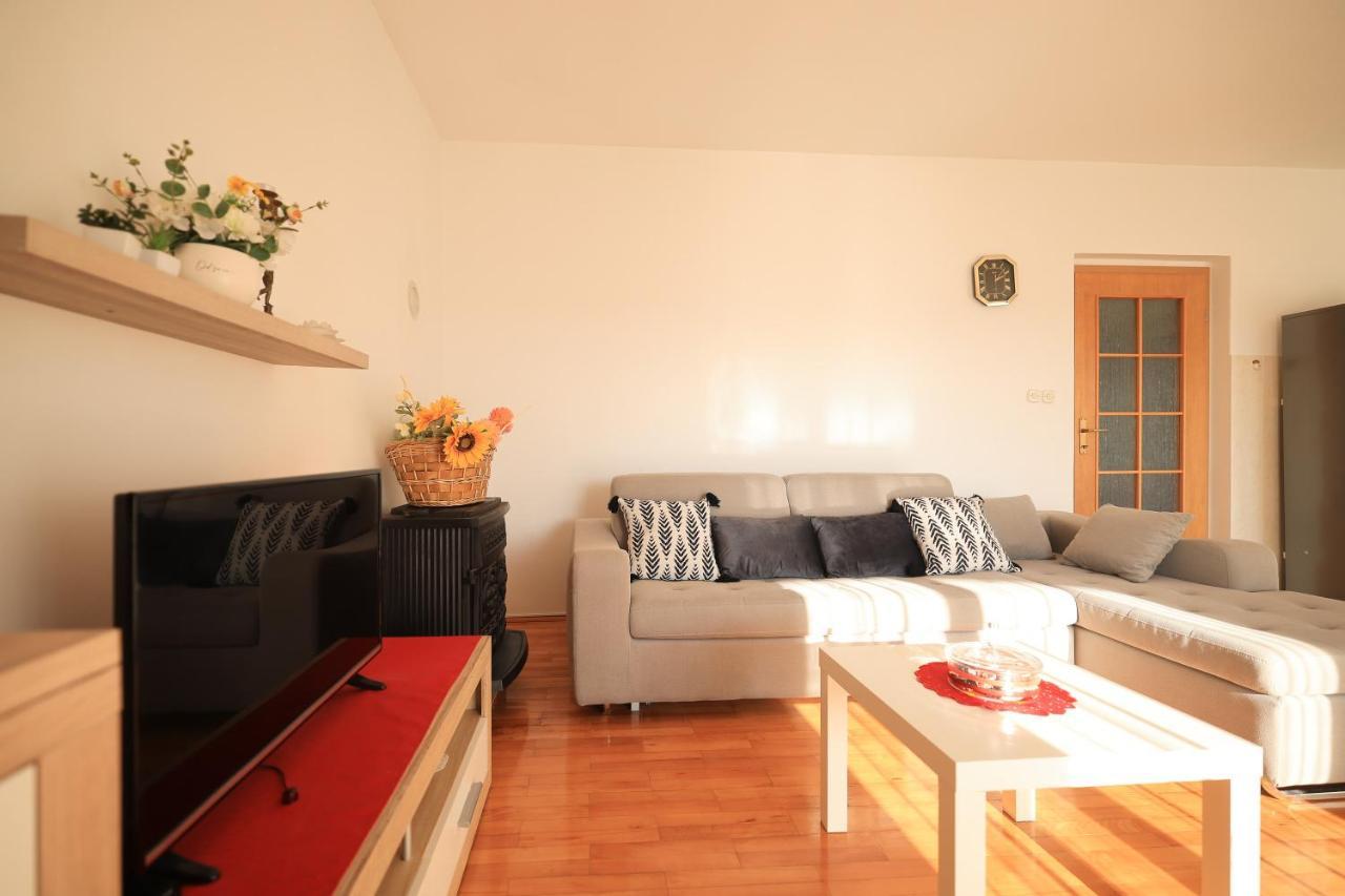 Apartments Ana Petrcane Exterior photo
