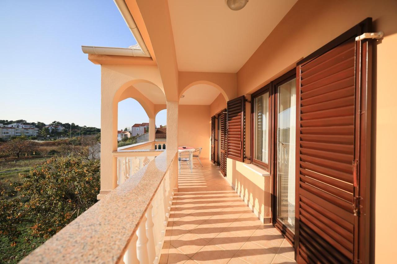 Apartments Ana Petrcane Exterior photo