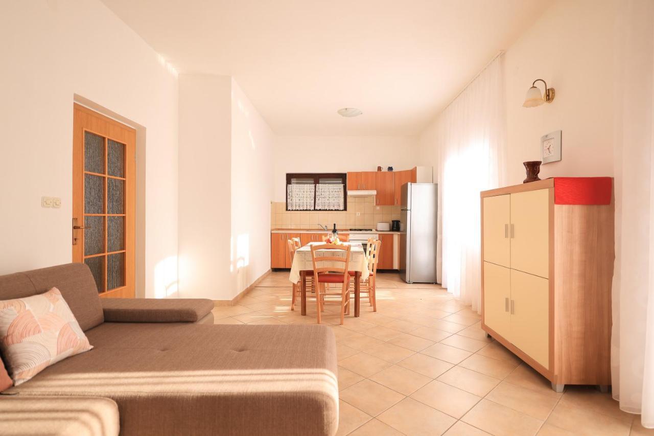 Apartments Ana Petrcane Exterior photo