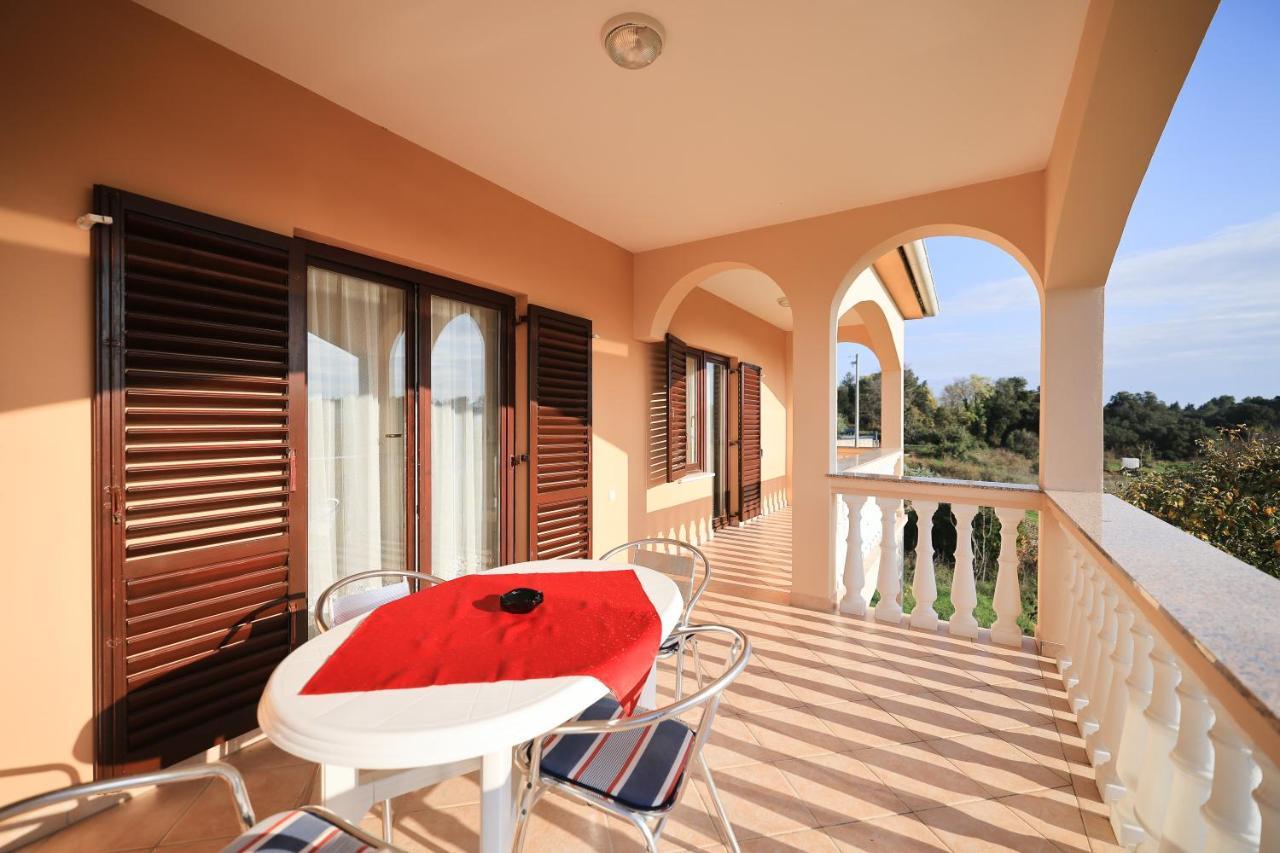 Apartments Ana Petrcane Exterior photo
